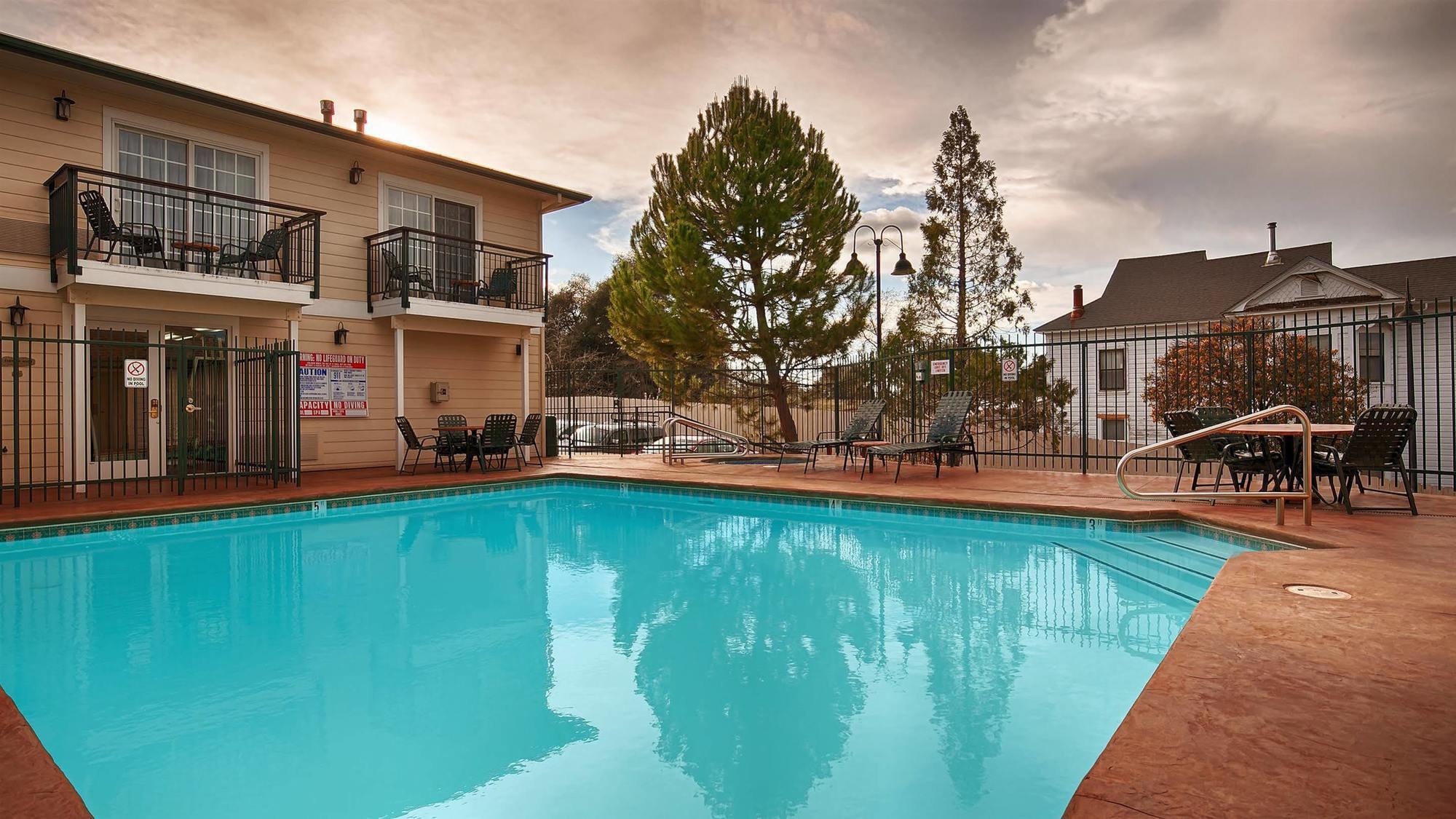 Best Western Cedar Inn & Suites Angels Camp Exterior photo